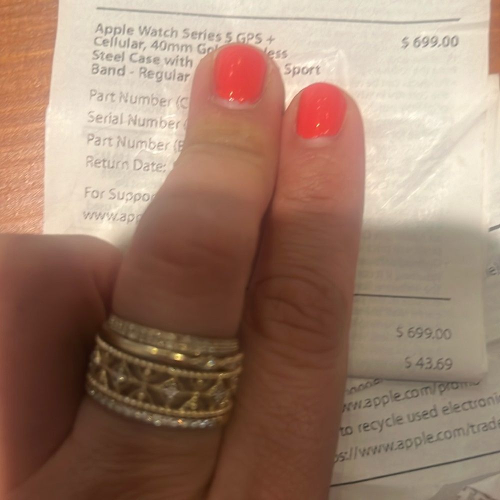 Apple Watch 40mm with gold band - Picture 6 of 6